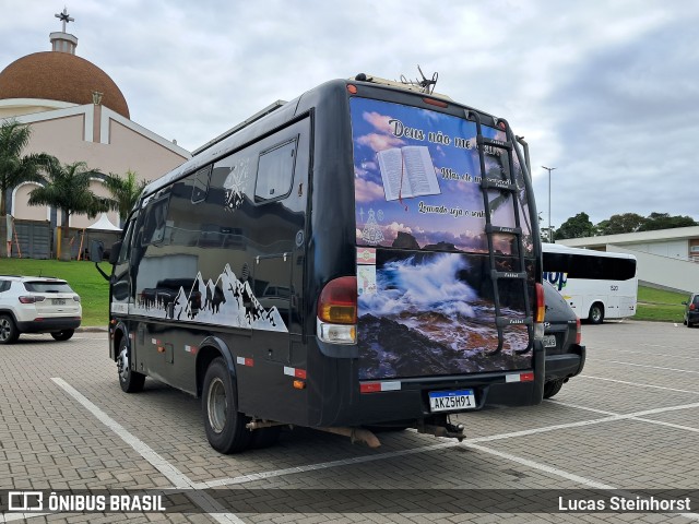 Motorhomes  na cidade de Içara, Santa Catarina, Brasil, por Lucas Steinhorst. Número da foto: #12551039.