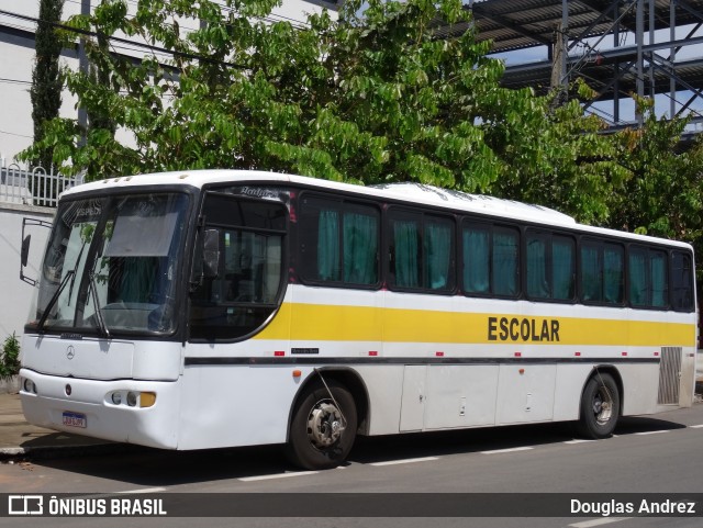 Escolares 0999 na cidade de Trindade, Goiás, Brasil, por Douglas Andrez. Número da foto: #12553965.