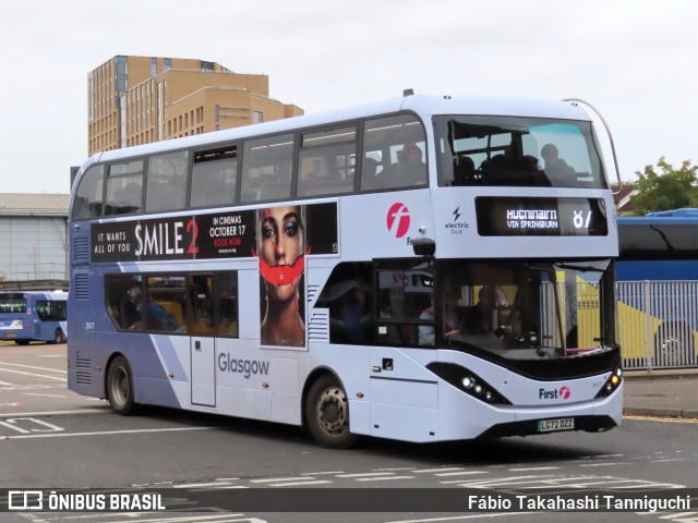 First Glasgow 38477 na cidade de Glasgow, Strathclyde, Escócia, por Fábio Takahashi Tanniguchi. Número da foto: #12556505.