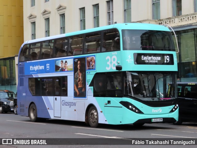 First Glasgow 38438 na cidade de Glasgow, Strathclyde, Escócia, por Fábio Takahashi Tanniguchi. Número da foto: #12556508.