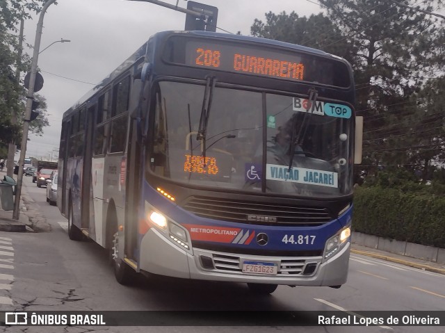 Viação Jacareí 44.817 na cidade de Mogi das Cruzes, São Paulo, Brasil, por Rafael Lopes de Oliveira. Número da foto: #12556072.