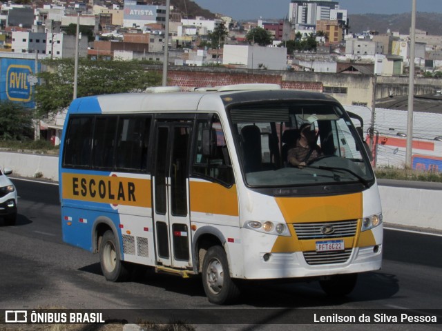 Escolares 622 na cidade de Caruaru, Pernambuco, Brasil, por Lenilson da Silva Pessoa. Número da foto: #12559362.