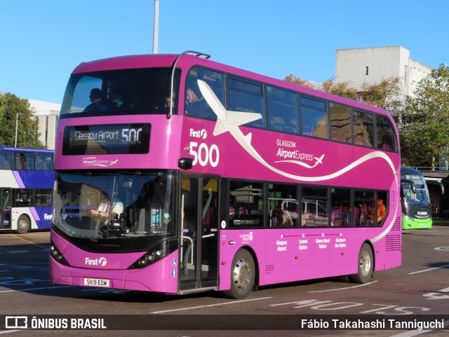 First Glasgow 33109 na cidade de Glasgow, Strathclyde, Escócia, por Fábio Takahashi Tanniguchi. Número da foto: #12561366.