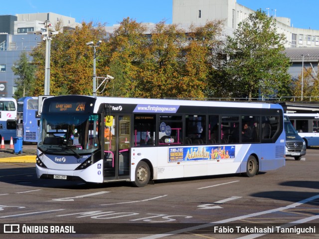 First Glasgow 67075 na cidade de Glasgow, Strathclyde, Escócia, por Fábio Takahashi Tanniguchi. Número da foto: #12565703.
