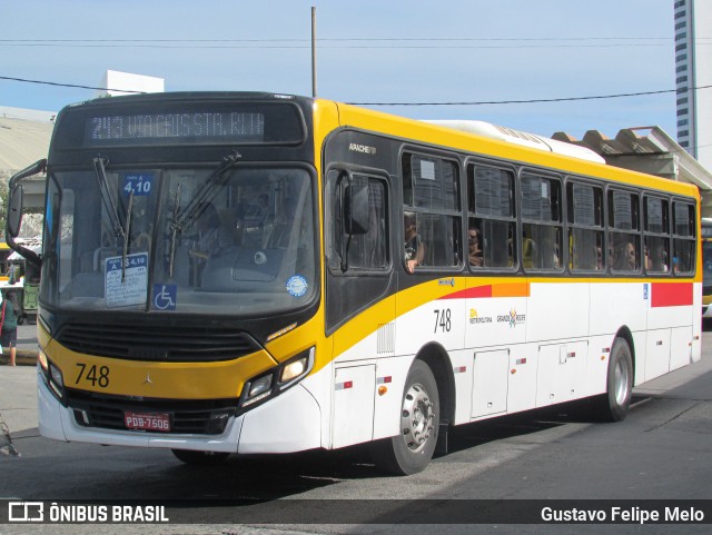 Empresa Metropolitana 748 na cidade de Recife, Pernambuco, Brasil, por Gustavo Felipe Melo. Número da foto: #12570587.