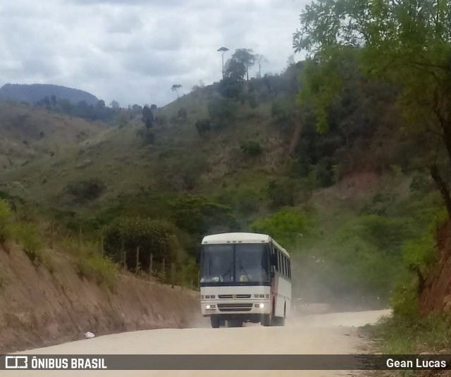 Viação São Fidélis 910 na cidade de Ataléia, Minas Gerais, Brasil, por Gean Lucas. Número da foto: #12531077.