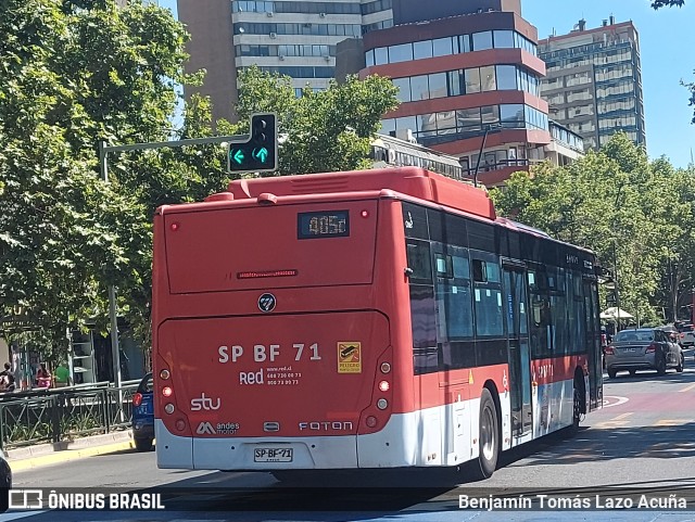 STU Santiago Transporte Urbano SPBF71 na cidade de Providencia, Santiago, Metropolitana de Santiago, Chile, por Benjamín Tomás Lazo Acuña. Número da foto: #12574100.