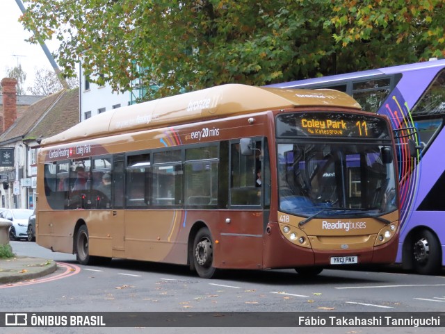 Reading Buses 418 na cidade de Reading, Berkshire, Inglaterra, por Fábio Takahashi Tanniguchi. Número da foto: #12574024.