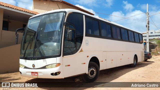 Ônibus Particulares 7484 na cidade de Salinópolis, Pará, Brasil, por Adriano Castro. Número da foto: #12573237.
