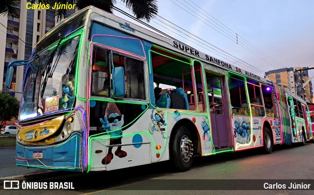 Ônibus Particulares 8D64 na cidade de Caldas Novas, Goiás, Brasil, por Carlos Júnior. Número da foto: #12576458.