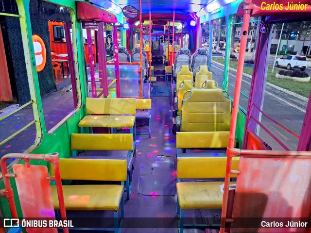 Ônibus Particulares 8D64 na cidade de Caldas Novas, Goiás, Brasil, por Carlos Júnior. Número da foto: #12576441.