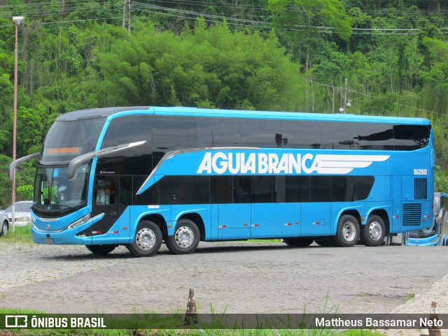 Viação Águia Branca 51250 na cidade de Paraíba do Sul, Rio de Janeiro, Brasil, por Mattheus Bassamar Neto. Número da foto: #12577166.