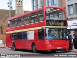 Go South Coast 1020 na cidade de Reading, Berkshire, Inglaterra, por Fábio Takahashi Tanniguchi. Número da foto: #12579573.