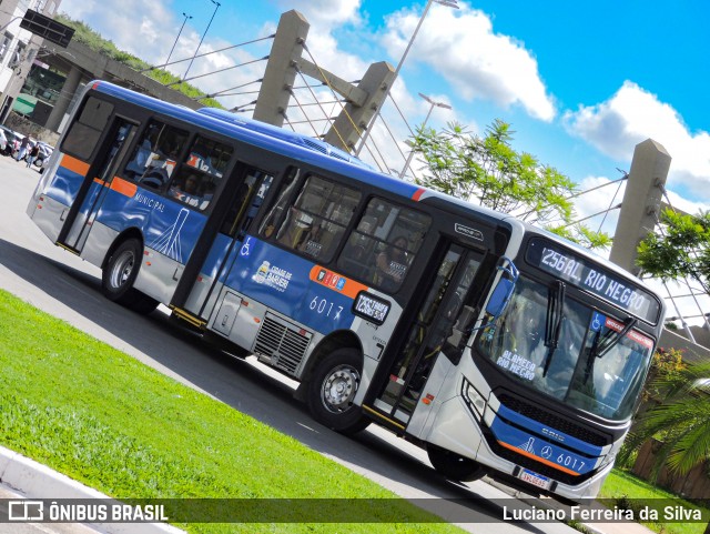 BB Transportes e Turismo 6017 na cidade de Barueri, São Paulo, Brasil, por Luciano Ferreira da Silva. Número da foto: #12583690.