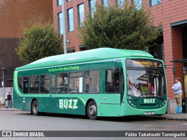Reading Buses 436 na cidade de Reading, Berkshire, Inglaterra, por Fábio Takahashi Tanniguchi. Número da foto: #12583025.