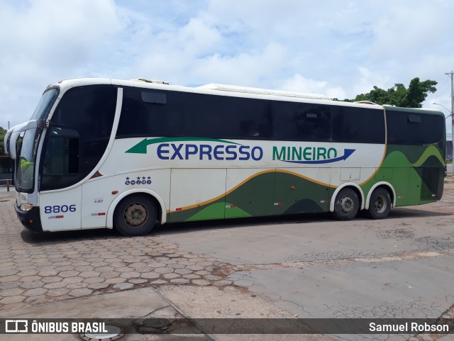 Expresso Mineiro 8806 na cidade de Brasília de Minas, Minas Gerais, Brasil, por Samuel Robson. Número da foto: #12584842.