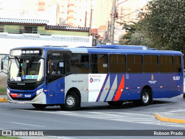 Viação Jacareí 10.507 na cidade de Jacareí, São Paulo, Brasil, por Robson Prado. Número da foto: #12585325.