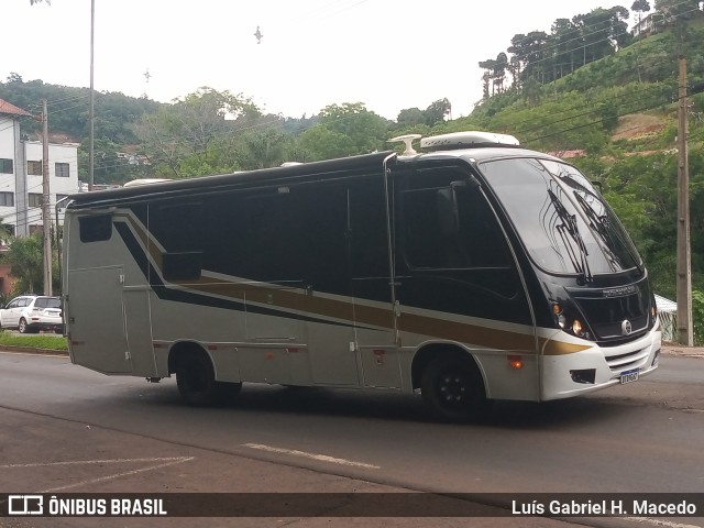 Motorhomes  na cidade de Seara, Santa Catarina, Brasil, por Luís Gabriel H. Macedo. Número da foto: #12584631.