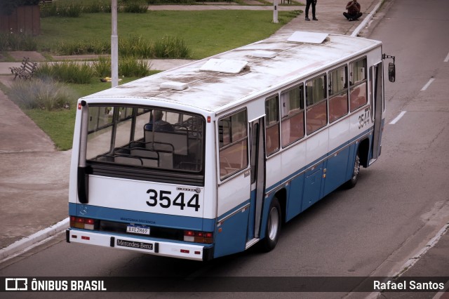 Ônibus Particulares 3544 na cidade de Barueri, São Paulo, Brasil, por Rafael Santos. Número da foto: #12585435.