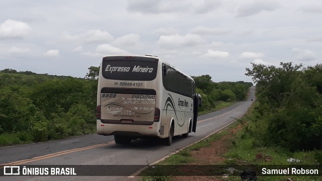 Expresso Mineiro 8808 na cidade de Brasília de Minas, Minas Gerais, Brasil, por Samuel Robson. Número da foto: #12587995.
