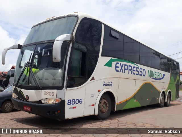 Expresso Mineiro 8806 na cidade de Brasília de Minas, Minas Gerais, Brasil, por Samuel Robson. Número da foto: #12587990.
