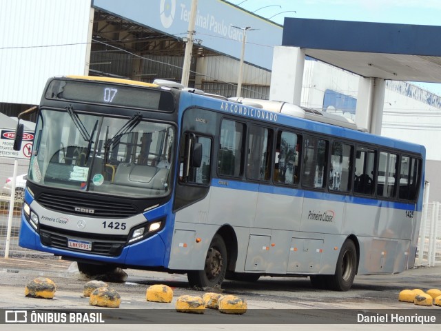 Primeira Classe Transportes 1425 na cidade de Goiânia, Goiás, Brasil, por Daniel Henrique. Número da foto: #12591415.