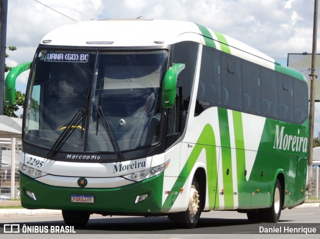 Empresa de Transportes e Turismo Moreira 2295 na cidade de Goiânia, Goiás, Brasil, por Daniel Henrique. Número da foto: #12591491.