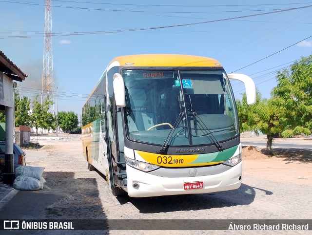 Empresa Gontijo de Transportes 0321010 na cidade de Varjota, Ceará, Brasil, por Álvaro Richard Richard. Número da foto: #12592047.