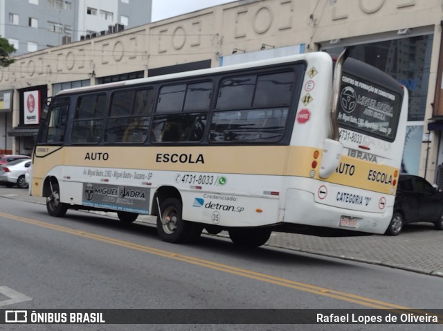 Auto Escola Miguel Badra 35 na cidade de Suzano, São Paulo, Brasil, por Rafael Lopes de Oliveira. Número da foto: #12592716.