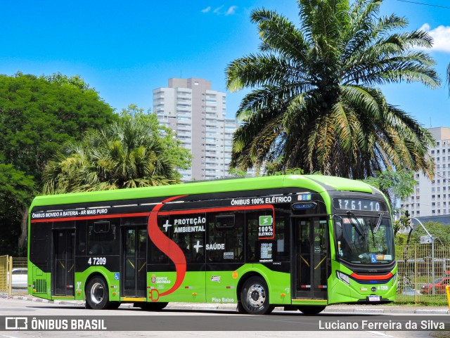 Pêssego Transportes 4 7209 na cidade de São Paulo, São Paulo, Brasil, por Luciano Ferreira da Silva. Número da foto: #12591329.
