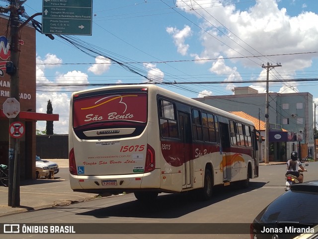 Viação São Bento Ribeirão Preto 15075 na cidade de Barrinha, São Paulo, Brasil, por Jonas Miranda. Número da foto: #12591325.