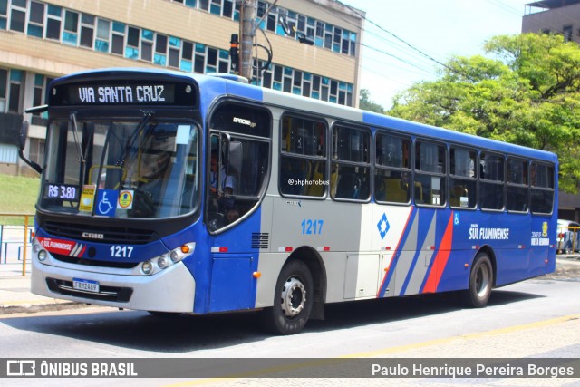 Viação Sul Fluminense 1217 na cidade de Volta Redonda, Rio de Janeiro, Brasil, por Paulo Henrique Pereira Borges. Número da foto: #12595417.