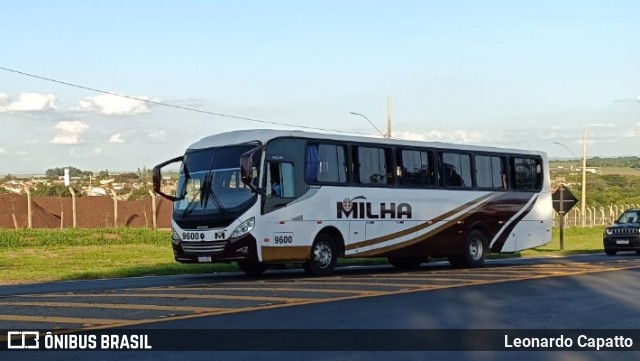 Milha 9600 na cidade de Artur Nogueira, São Paulo, Brasil, por Leonardo Capatto. Número da foto: #12596785.