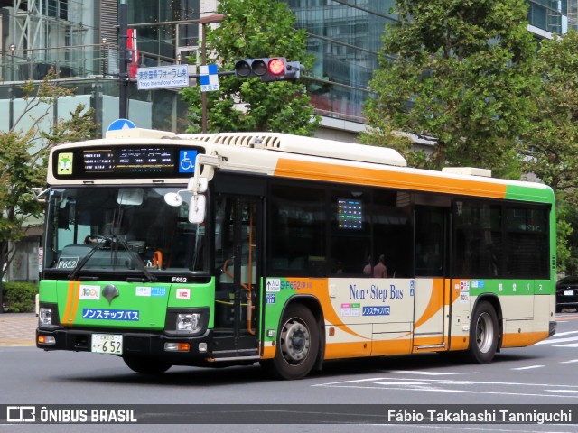 Toei Bus F652 na cidade de Chiyoda, Tokyo, Japão, por Fábio Takahashi Tanniguchi. Número da foto: #12600239.