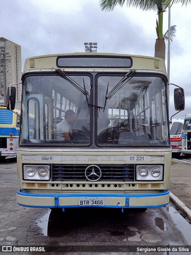 Ônibus Particulares 01 221 na cidade de Barueri, São Paulo, Brasil, por Sérgiane Gisele da Silva. Número da foto: #12599814.