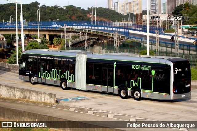 BRT Salvador 42011 na cidade de Salvador, Bahia, Brasil, por Felipe Pessoa de Albuquerque. Número da foto: #12600304.