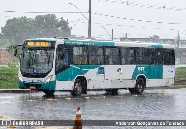 Viação Sorriso de Minas 5023 na cidade de Uberlândia, Minas Gerais, Brasil, por Anderson Gonçalves da Fonseca. Número da foto: #12601309.
