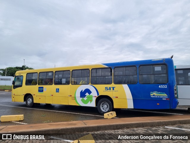 Viação Sorriso de Minas 4532 na cidade de Uberlândia, Minas Gerais, Brasil, por Anderson Gonçalves da Fonseca. Número da foto: #12601369.
