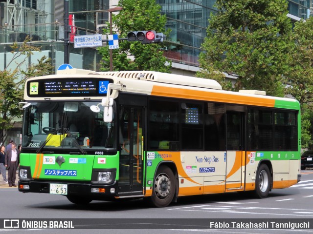 Toei Bus F653 na cidade de Chiyoda, Tokyo, Japão, por Fábio Takahashi Tanniguchi. Número da foto: #12600255.