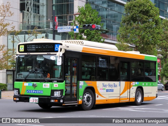 Toei Bus L355 na cidade de Chiyoda, Tokyo, Japão, por Fábio Takahashi Tanniguchi. Número da foto: #12600261.