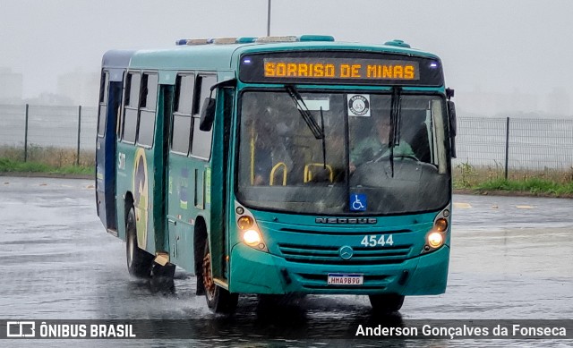 Viação Sorriso de Minas 4544 na cidade de Uberlândia, Minas Gerais, Brasil, por Anderson Gonçalves da Fonseca. Número da foto: #12601275.