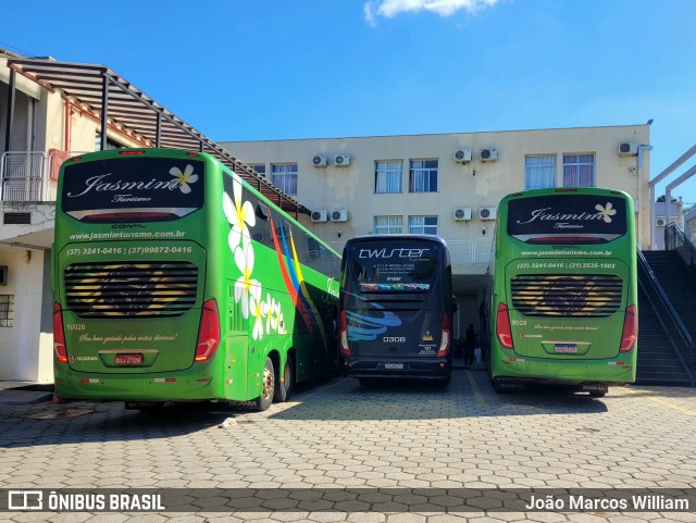 Jasmim Turismo 10020 na cidade de Foz do Iguaçu, Paraná, Brasil, por João Marcos William. Número da foto: #12532630.