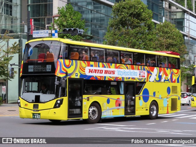 Hato Bus 483 na cidade de Chiyoda, Tokyo, Japão, por Fábio Takahashi Tanniguchi. Número da foto: #12602324.