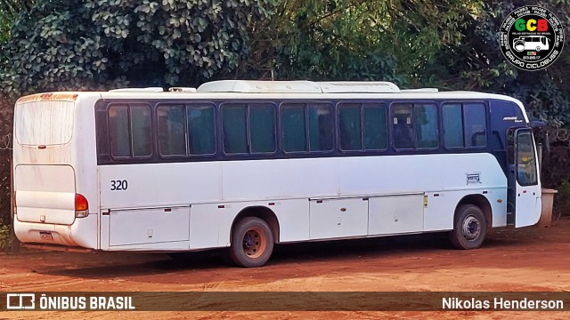 Ônibus Particulares 320 na cidade de Tailândia, Pará, Brasil, por Nikolas Henderson. Número da foto: #12602018.
