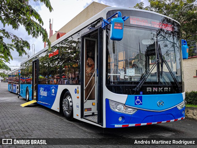 Transportes Otto y Eladio Leiva 08 na cidade de Tres Ríos, La Unión, Cartago, Costa Rica, por Andrés Martínez Rodríguez. Número da foto: #12601534.