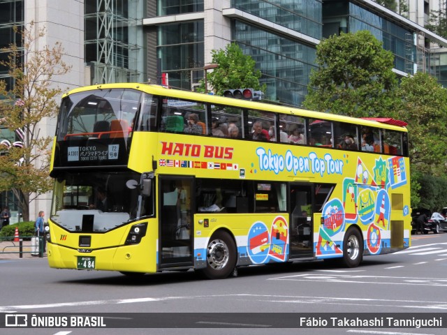 Hato Bus 484 na cidade de Chiyoda, Tokyo, Japão, por Fábio Takahashi Tanniguchi. Número da foto: #12602327.
