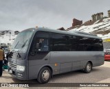 Ônibus Particulares 51 na cidade de Lo Barnechea, Santiago, Metropolitana de Santiago, Chile, por Savio Luiz Neves Lisboa. Número da foto: #12601624.