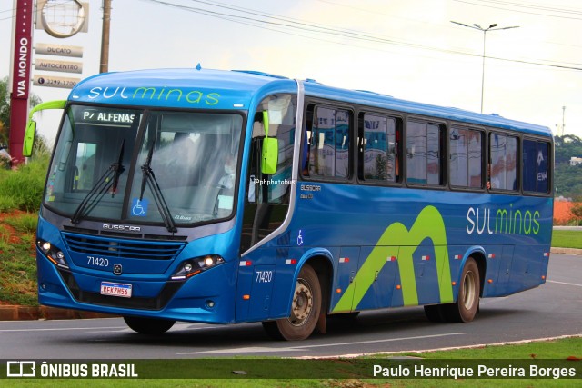 Viação Sul Minas 71420 na cidade de Alfenas, Minas Gerais, Brasil, por Paulo Henrique Pereira Borges. Número da foto: #12538229.