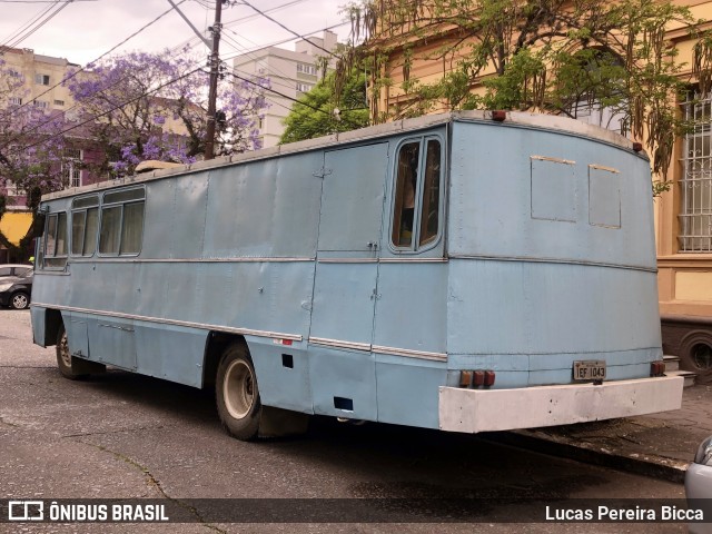Motorhomes 1043 na cidade de Porto Alegre, Rio Grande do Sul, Brasil, por Lucas Pereira Bicca. Número da foto: #12538050.