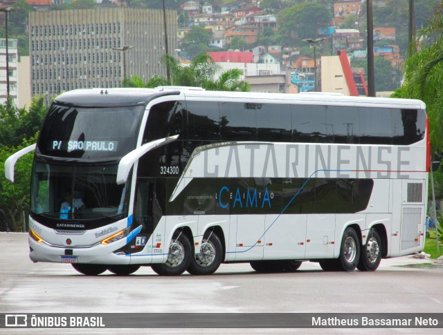 Auto Viação Catarinense 324300 na cidade de Florianópolis, Santa Catarina, Brasil, por Mattheus Bassamar Neto. Número da foto: #12538436.